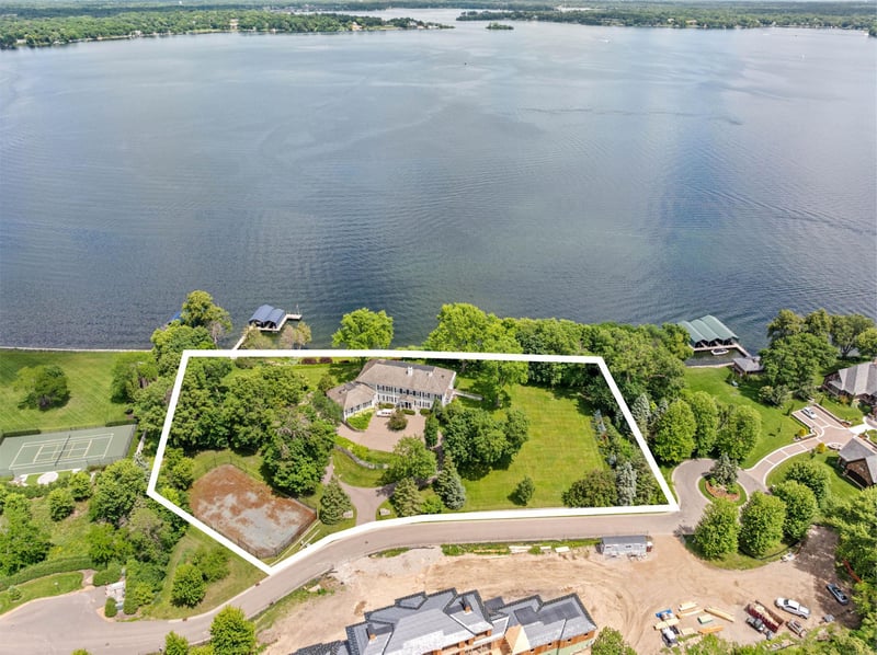 1480 Bracketts Point Rd, Wayzata, MN 55391