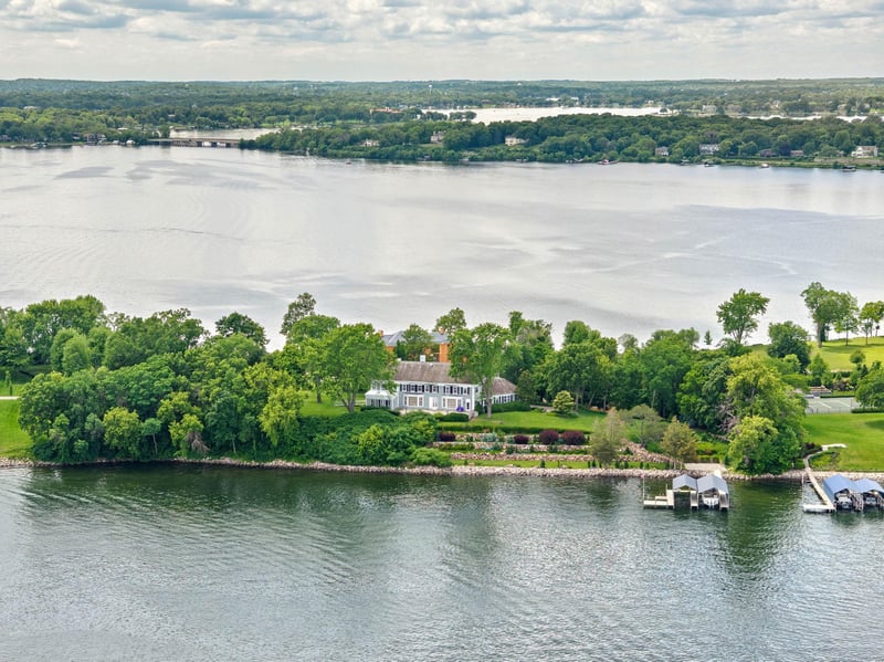 1480 Bracketts Point Rd, Wayzata, MN 55391
