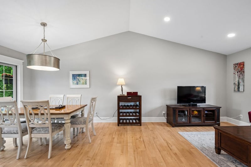 7311 Trotters Cir, Chanhassen, MN 55317