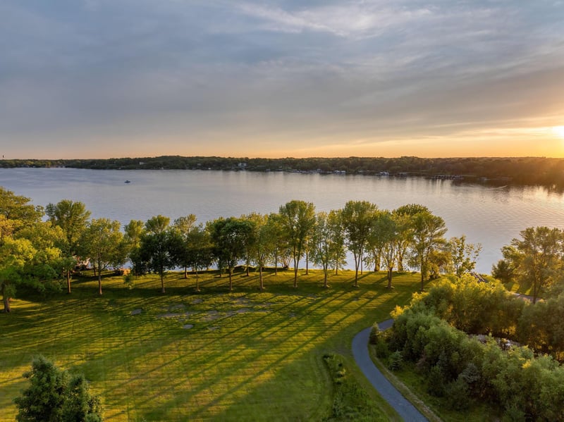 1365 Bracketts Point Rd, Wayzata, MN 55391