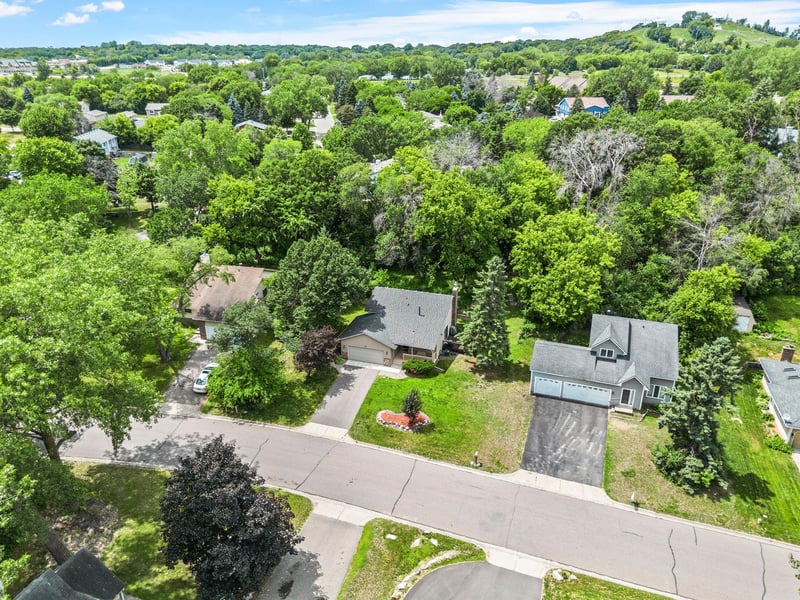 12 Oak Shore Dr, Burnsville, MN 55306
