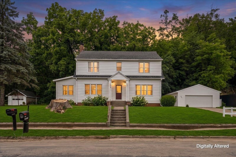 398 E Wall St, Ellsworth, WI 54011