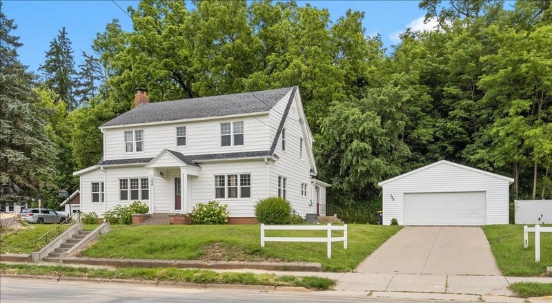 398 E Wall St, Ellsworth, WI 54011