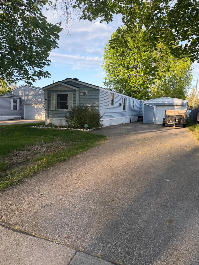 13 22nd Ave NW, Faribault, MN 55021