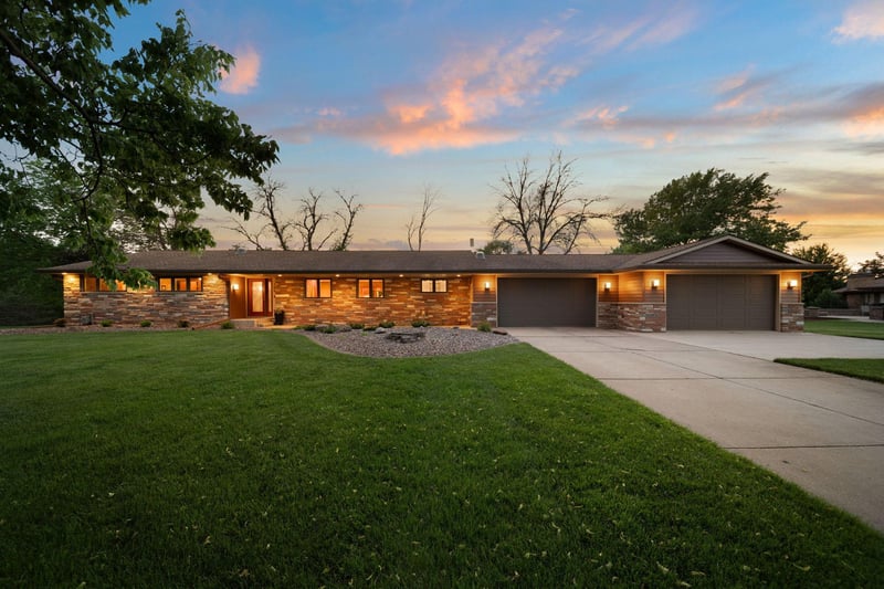 706 23rd St SW, Austin, MN 55912
