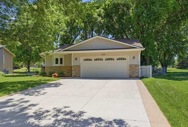 876 Curry Trl, Eagan, MN 55123
