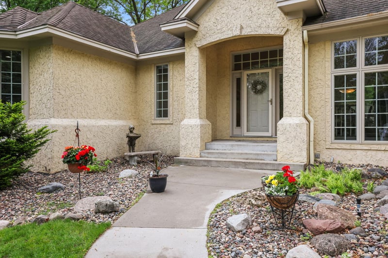 1711 Little Crow Dr, South Saint Paul, MN 55075