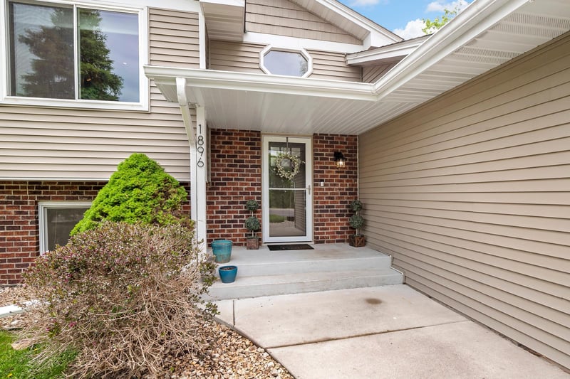 1896 Adele St, Maplewood, MN 55109