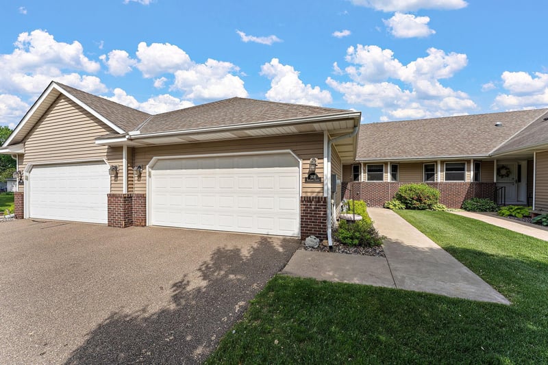 2618 Rosetown Ct, Roseville, MN 55113