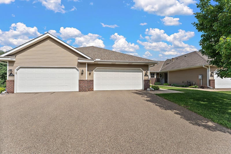 2618 Rosetown Ct, Roseville, MN 55113