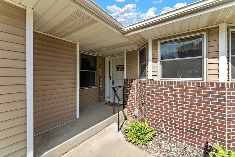 2618 Rosetown Ct, Roseville, MN 55113