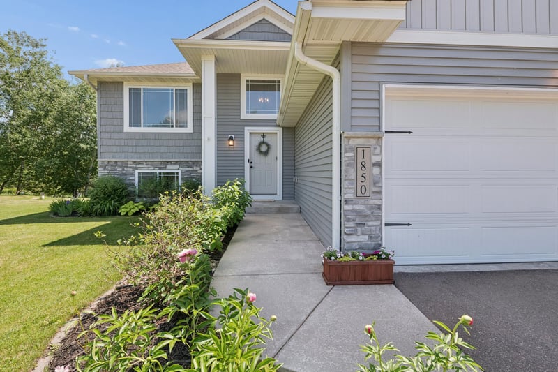 1850 357th Ave NE, Cambridge, MN 55008