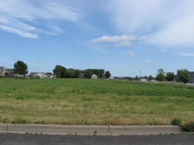 1423 Prairie Ave N, Glencoe, MN 55336