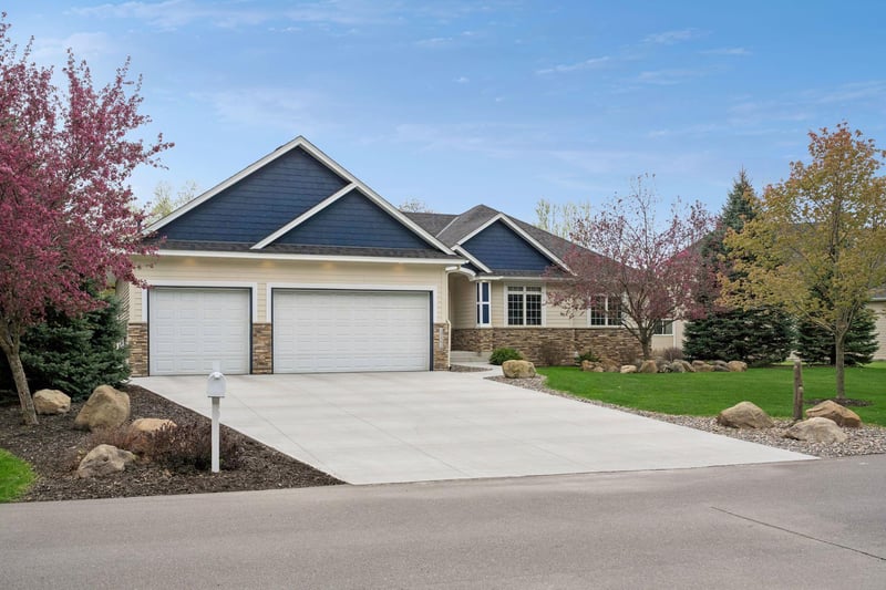 19461 Rawlins Cir NW, Elk River, MN 55330