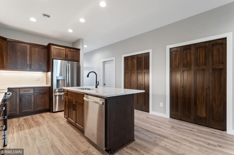 406 Kottke Ct SE, Hutchinson, MN 55350