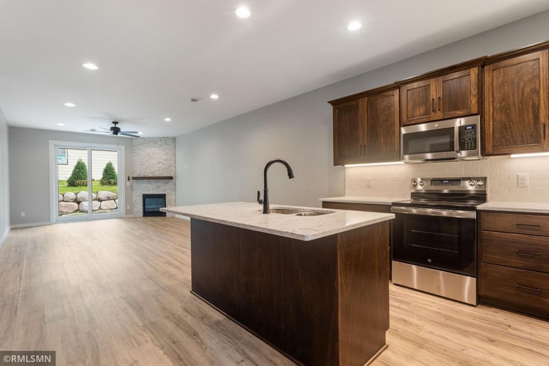 406 Kottke Ct SE, Hutchinson, MN 55350
