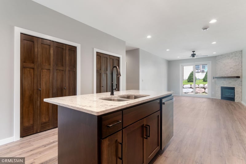 406 Kottke Ct SE, Hutchinson, MN 55350