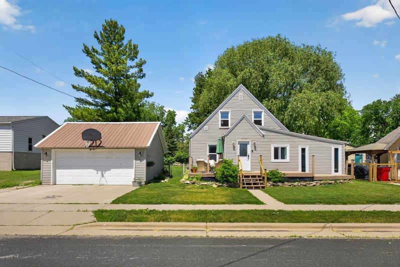 308 2nd St NW, Pine Island, MN 55963