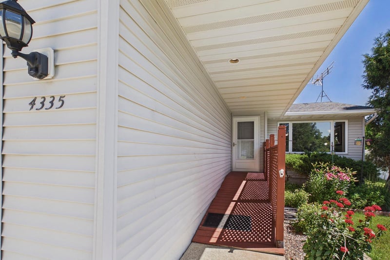 4335 Valley Dr NW, Rochester, MN 55901