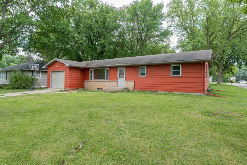 395 W Minnesota St, Le Center, MN 56057