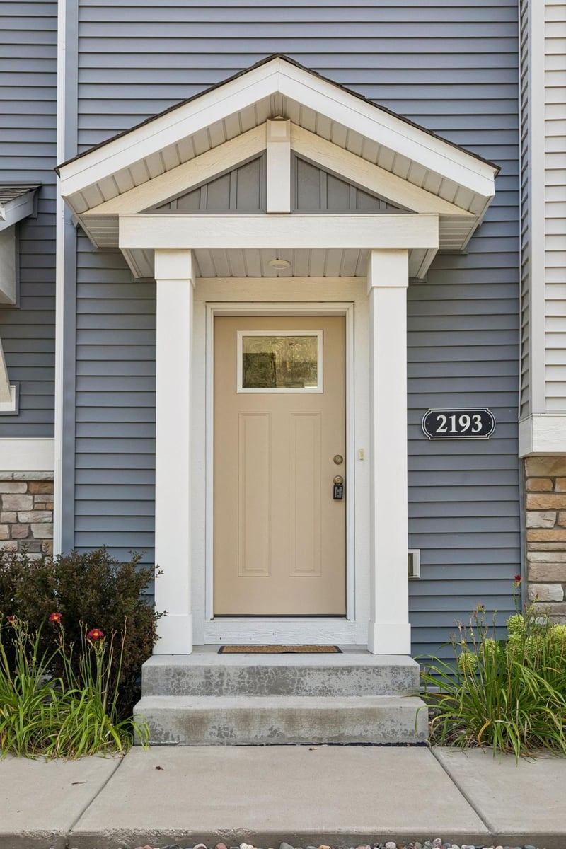 2193 Gateway Curve, North Saint Paul, MN 55109