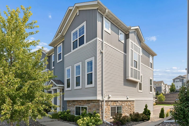2193 Gateway Curve, North Saint Paul, MN 55109