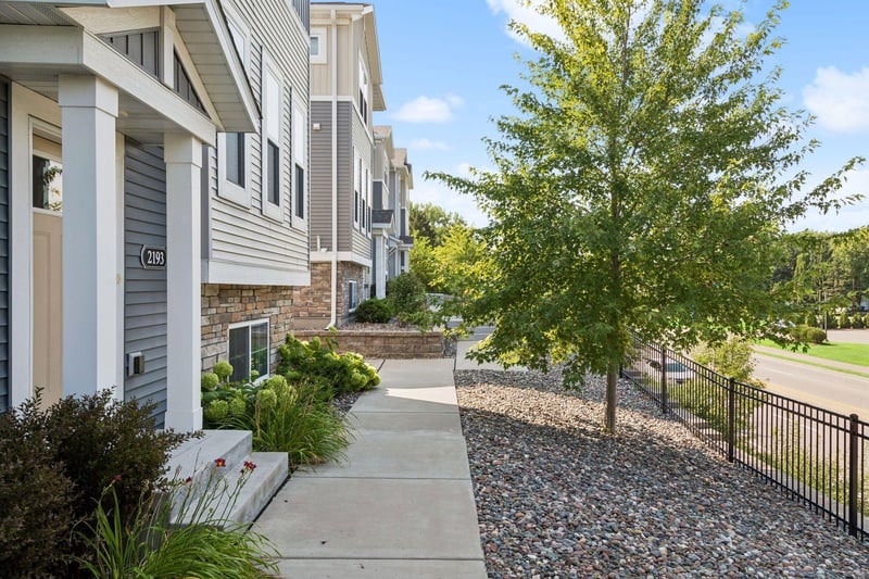 2193 Gateway Curve, North Saint Paul, MN 55109