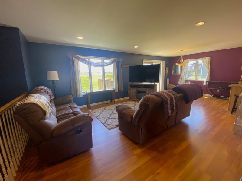 428 6th Ct SE, Dover, MN 55929