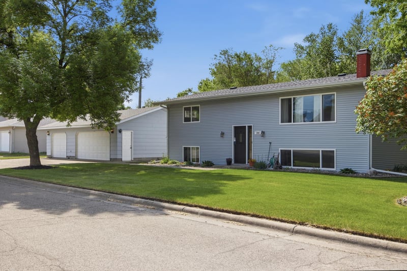 304 6th Ave SE, Barnesville, MN 56514