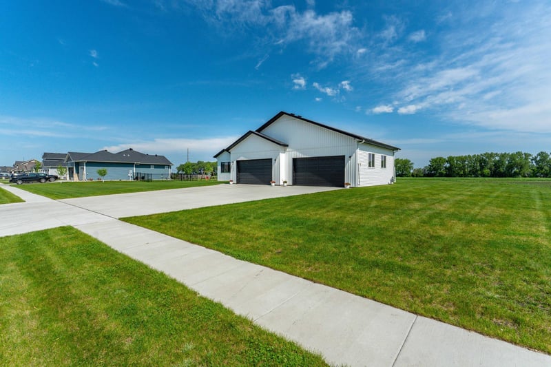 1426 Summerwood Trl W, Dilworth, MN 56529
