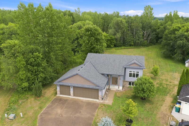909 Winsome Way NE, Isanti, MN 55040