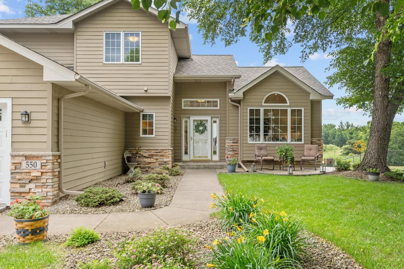550 Linden Ln, Lino Lakes, MN 55014