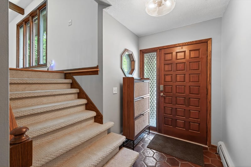 5590 Matterhorn Dr NE, Fridley, MN 55432