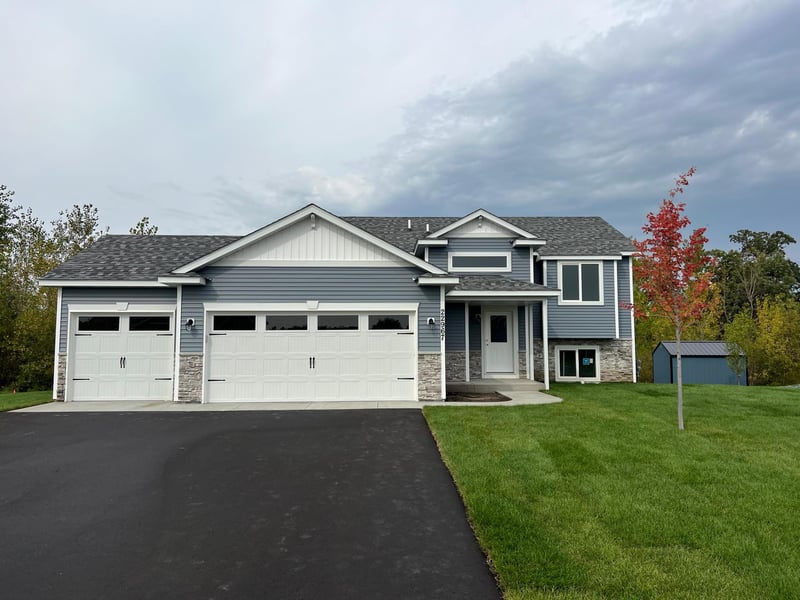 2582 Topaz St, Saint Augusta, MN 56301