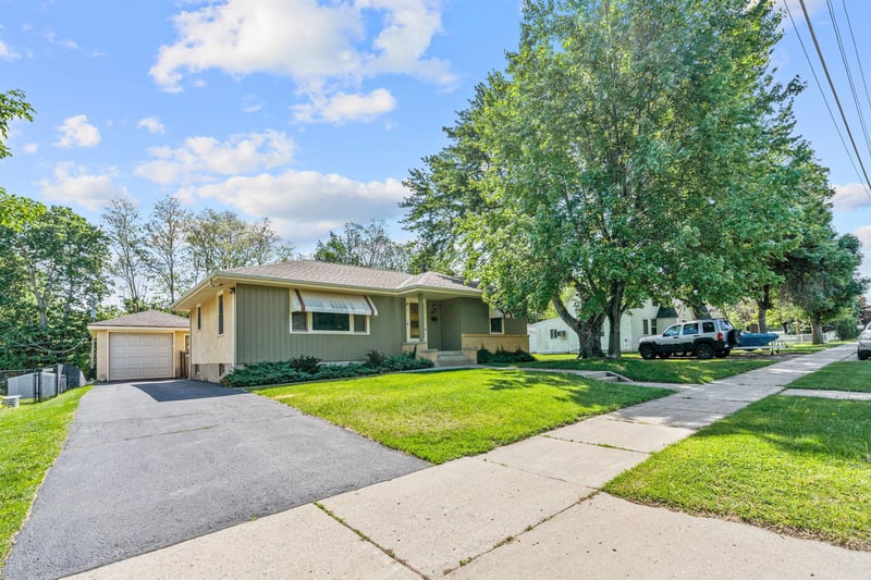 845 Spencer St S, Shakopee, MN 55379