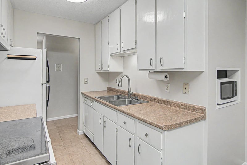 255 Westview Dr #111, West Saint Paul, MN 55118