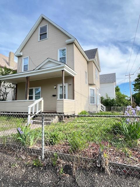 743 Charles Ave, Saint Paul, MN 55104
