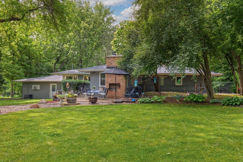18150 Honeysuckle Ln, Wayzata, MN 55391