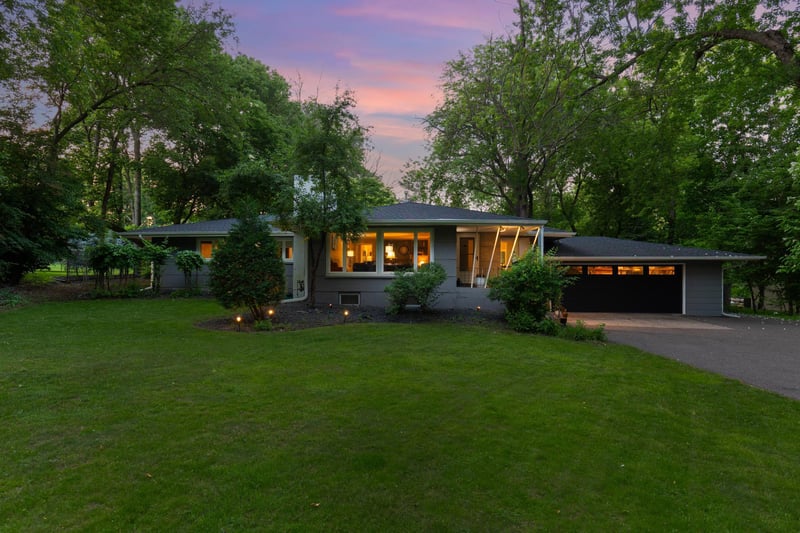 18150 Honeysuckle Ln, Wayzata, MN 55391