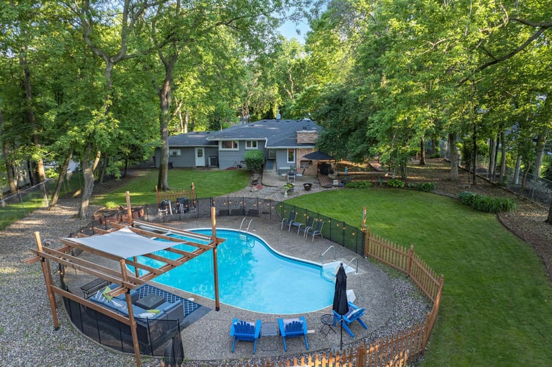 18150 Honeysuckle Ln, Wayzata, MN 55391
