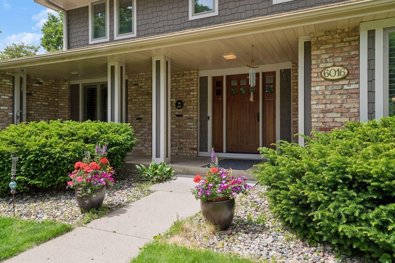6016 Olinger Cir, Edina, MN 55436
