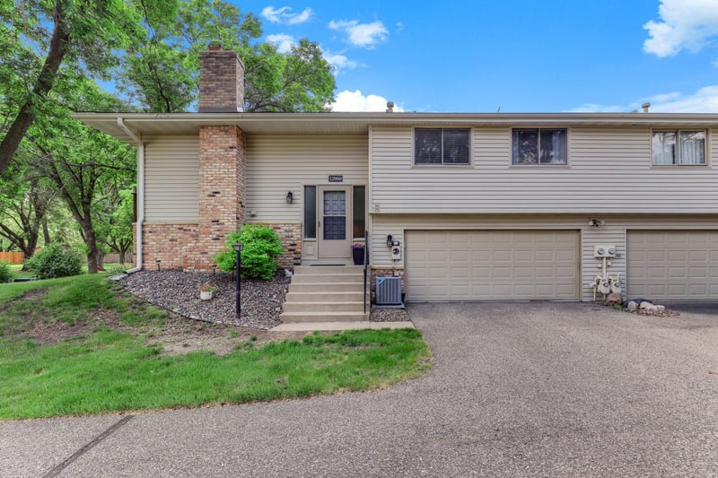 12000 71st Pl N, Maple Grove, MN 55369