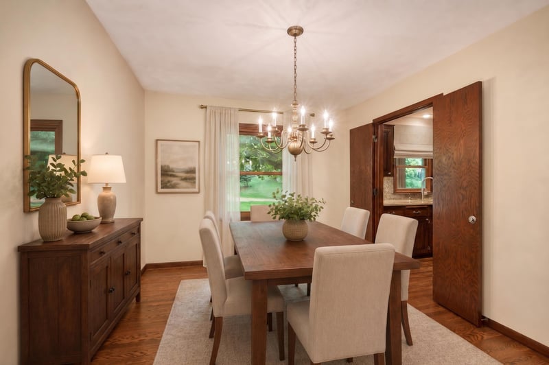 8104 Dakota Ln, Chanhassen, MN 55317