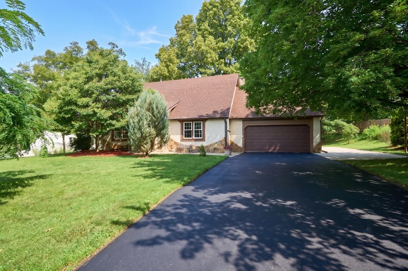 8104 Dakota Ln, Chanhassen, MN 55317