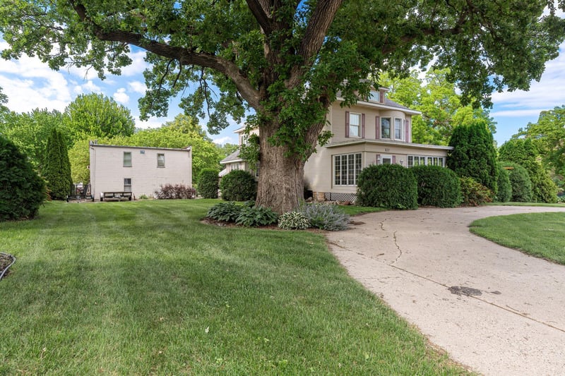 821 E Elm Ave, Waseca, MN 56093