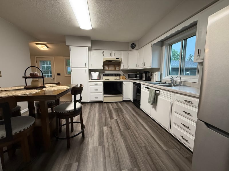 109 E Luella St, Le Roy, MN 55951