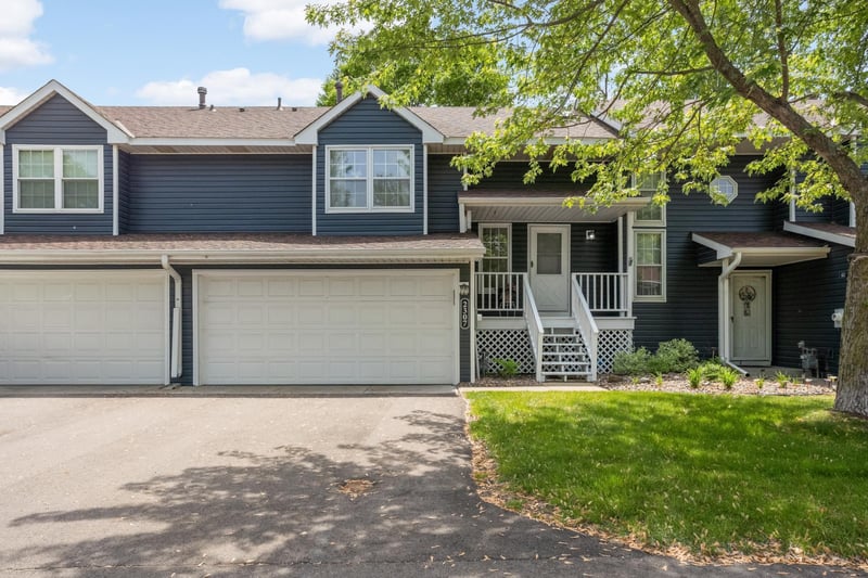 2307 Grange Ave N, Oakdale, MN 55128
