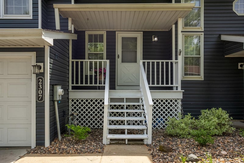 2307 Grange Ave N, Oakdale, MN 55128