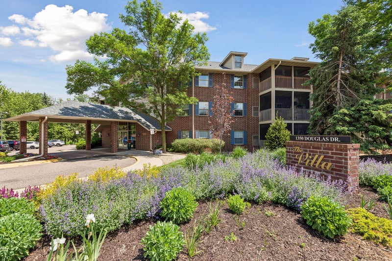 1350 Douglas Dr N #309, Golden Valley, MN 55422