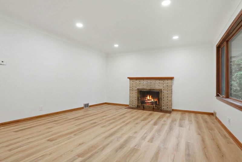 2972 Woodbridge St, Roseville, MN 55113